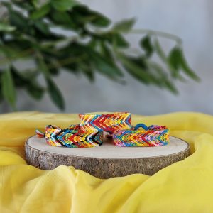 barvna prijateljska zapestnica