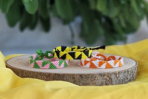 Poletna kolekcija pisanih zapestnic